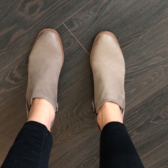 Caslon Faye Block Heel Ankle Boots - Picture 3 of 8